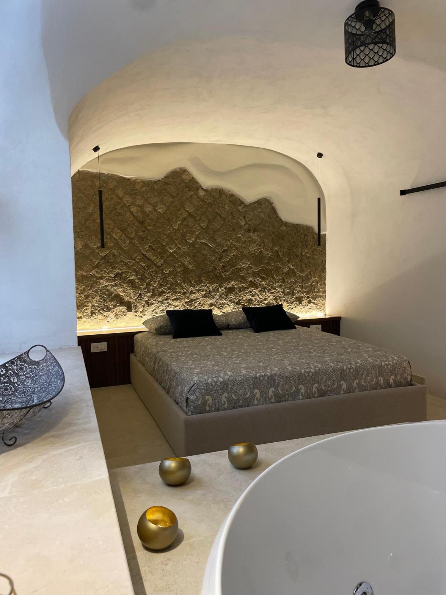 Domus Parthenope Deluxe Apartment *