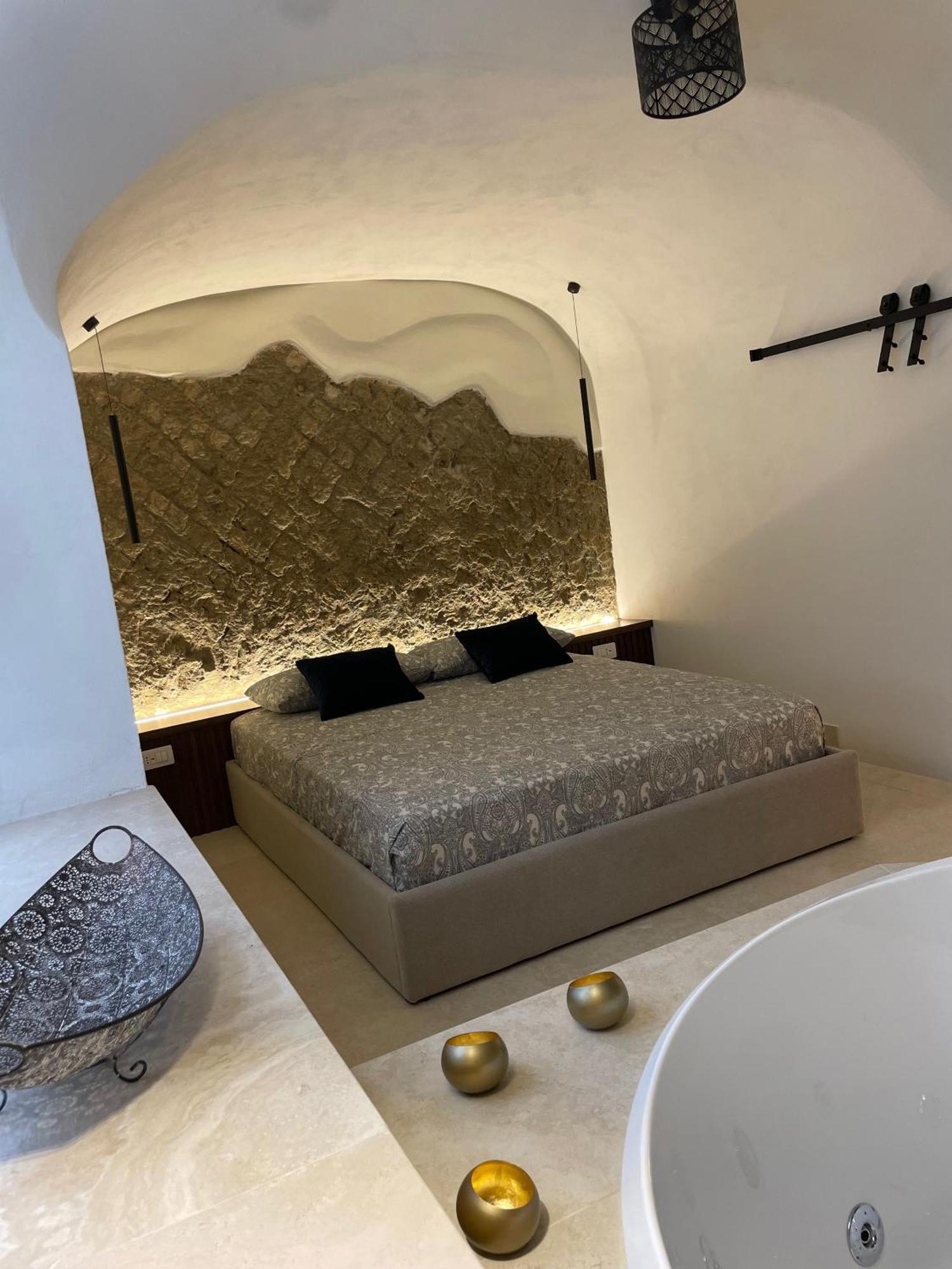 Domus Parthenope Deluxe Apartment *